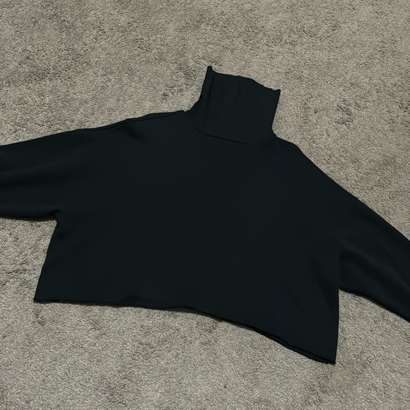 EUC American Eagle Oversized Cropped Raw Hem Sweatshirt-Sz XS-Turtleneck-Black - Picture 9 of 16